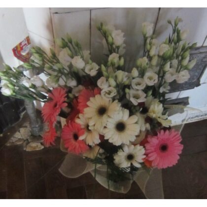 Buchet gerbera si lisianthus